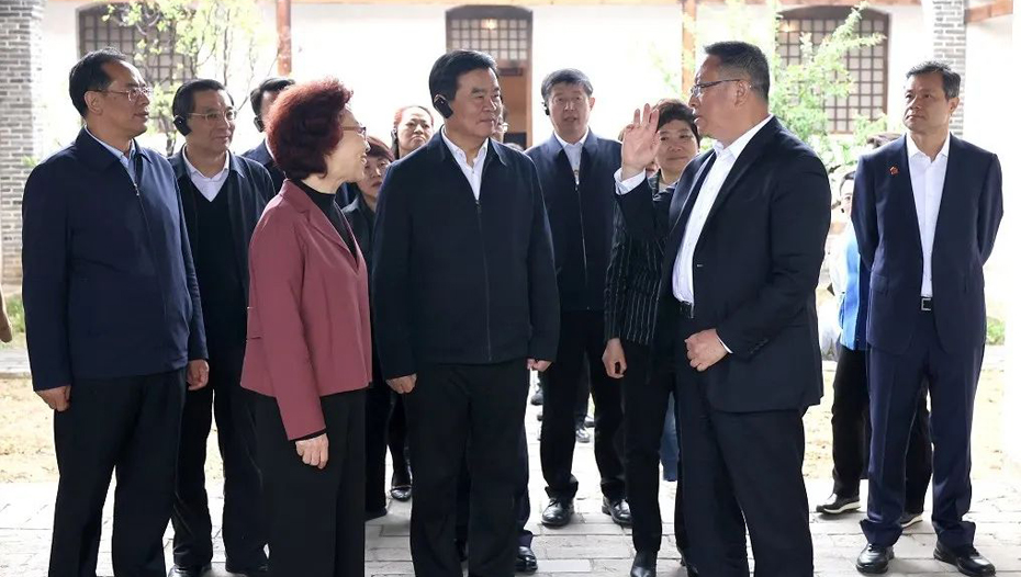 中心組一行參觀中央統(tǒng)戰(zhàn)部舊址