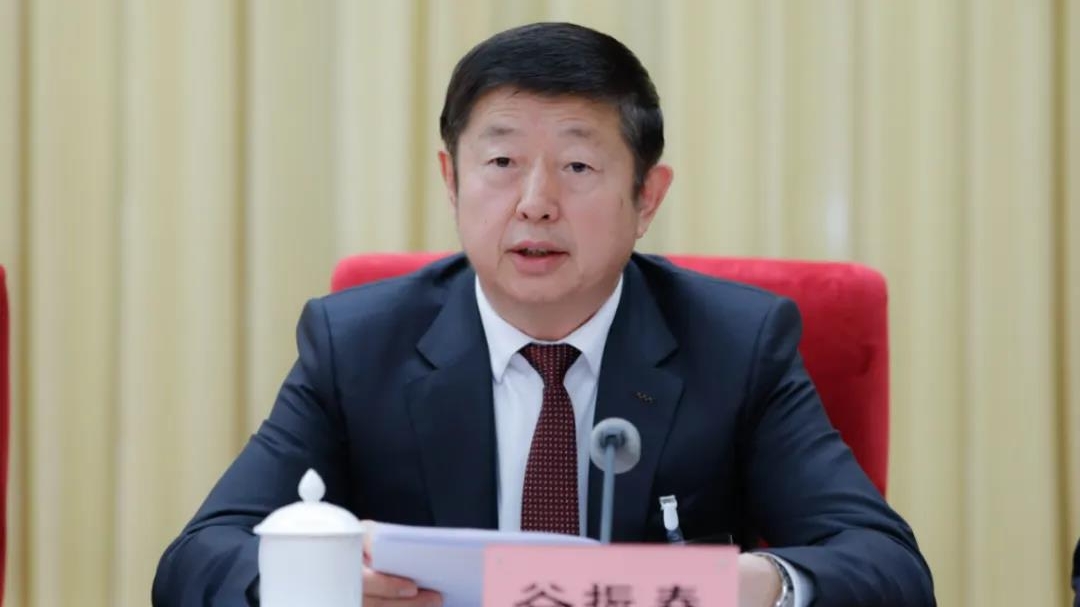 民革中央副主席、民革中央內(nèi)部監(jiān)督委員會(huì)主任谷振春代表民革第十四屆中央內(nèi)部監(jiān)督委員會(huì)作工作報(bào)告