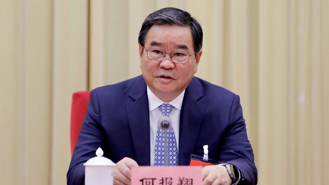 全國(guó)政協(xié)副主席、民革中央常務(wù)副主席何報(bào)翔作閉幕講話