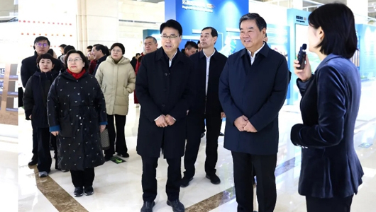 何報翔率隊在中國農(nóng)業(yè)科學(xué)院調(diào)研