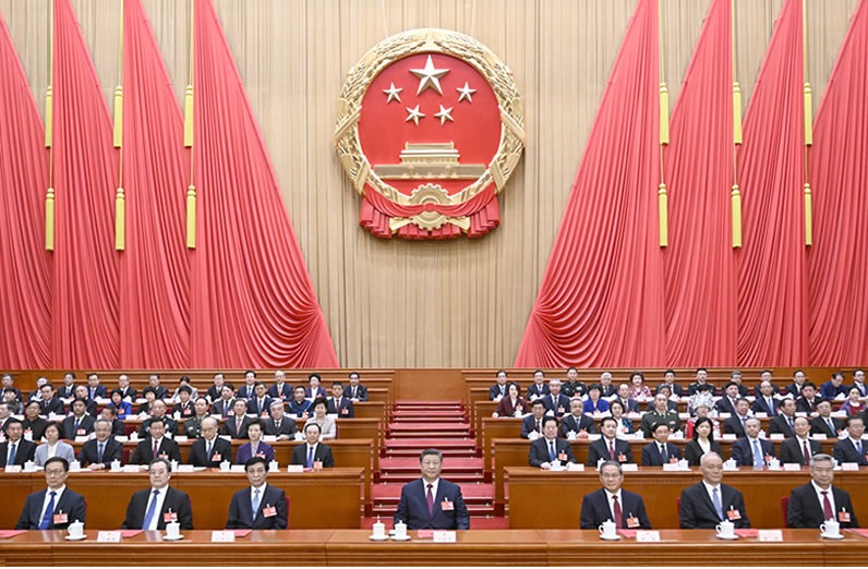 十四屆全國人大三次會議在京閉幕 習(xí)近平等在主席臺就座